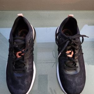 Women's Athletic Shoes